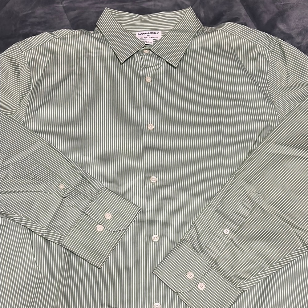 Banana Republic Green Dress Shirt Long-Sleeved